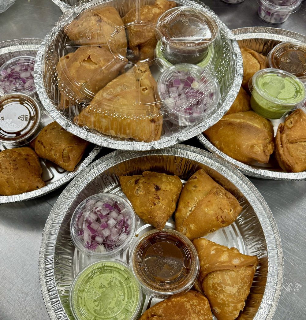 Samosa and starter platter with chutneys